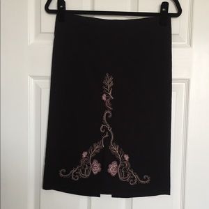 ARDEN B. Embroidered Pencil Skirt